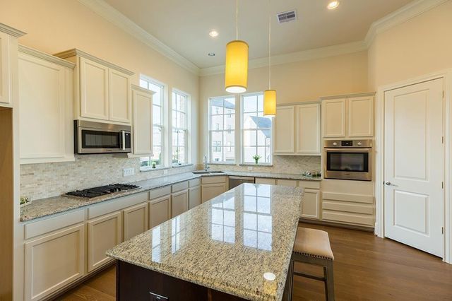 9546 London Bridge Station Station, Houston, TX 77045