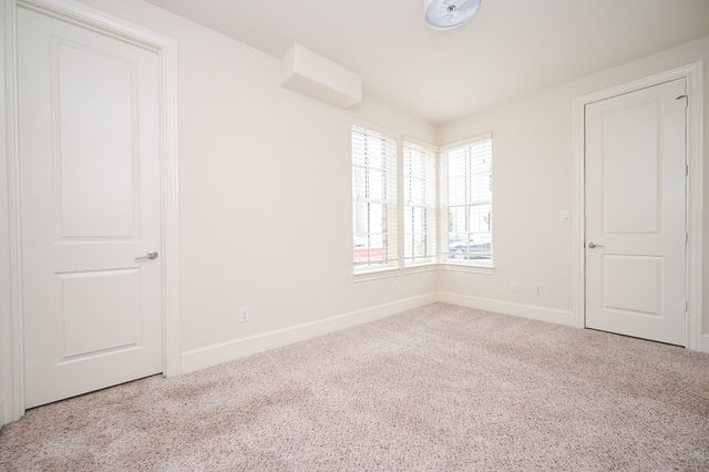 9546 London Bridge Station Station, Houston, TX 77045