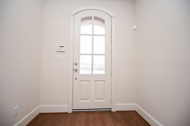 9546 London Bridge Station Station, Houston, TX 77045