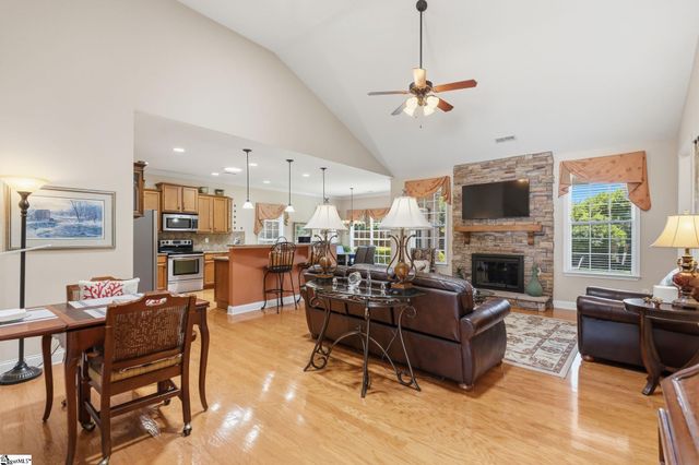4 Cedarcrest Court, Simpsonville, SC 29680