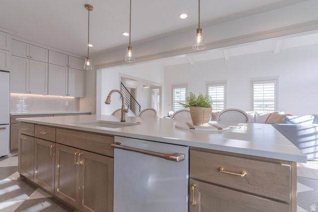 6543 W LAKE AVE, South Jordan, UT 84009