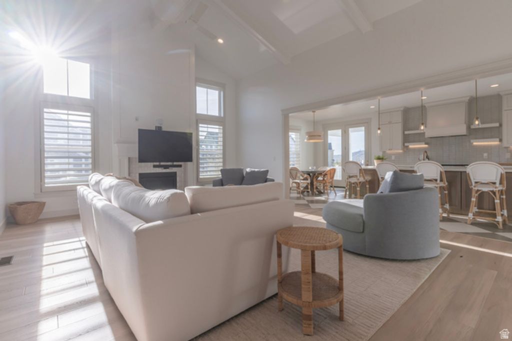 Image 22 of property listing at 6543 W LAKE AVE, South Jordan, UT 84009