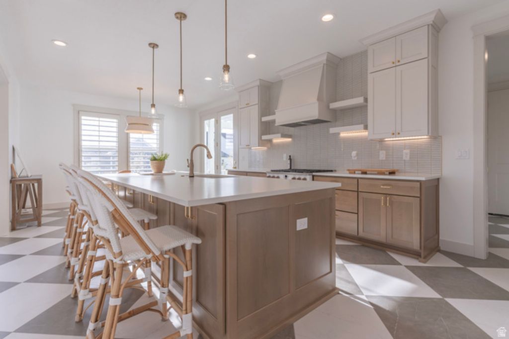 Image 6 of property listing at 6543 W LAKE AVE, South Jordan, UT 84009