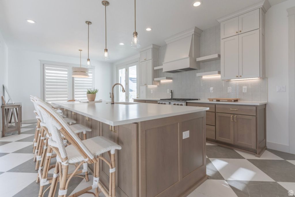 Image 7 of property listing at 6543 W LAKE AVE, South Jordan, UT 84009