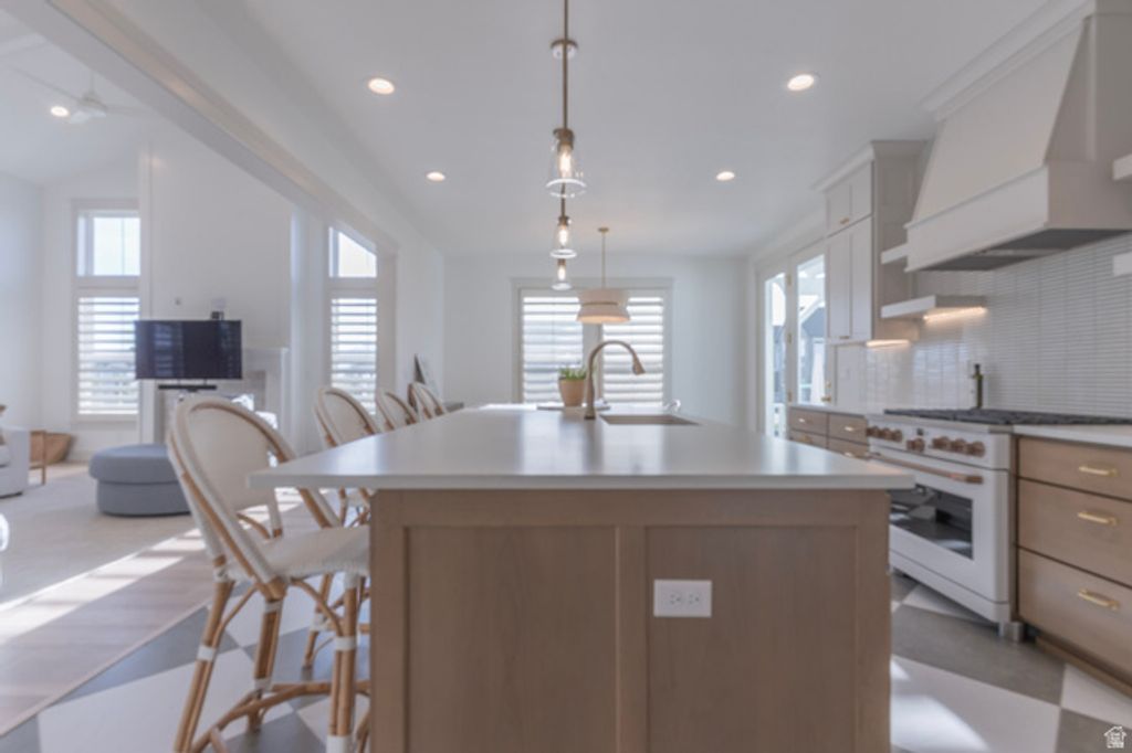 Image 9 of property listing at 6543 W LAKE AVE, South Jordan, UT 84009