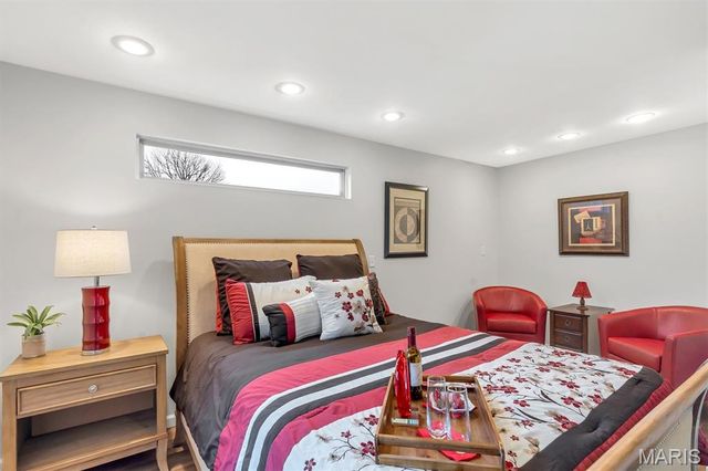 700 Dewayne Drive, Florissant, MO 63031