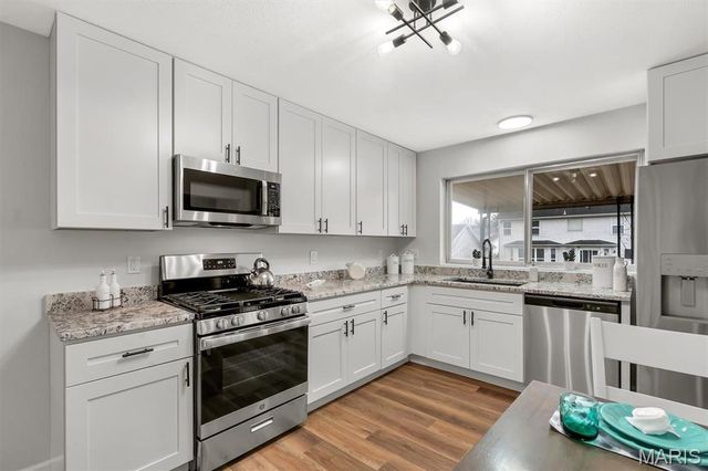 700 Dewayne Drive, Florissant, MO 63031