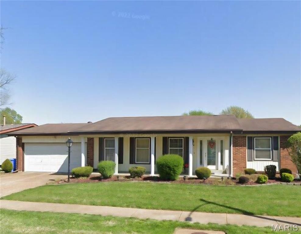 700 Dewayne Drive, Florissant, MO 63031