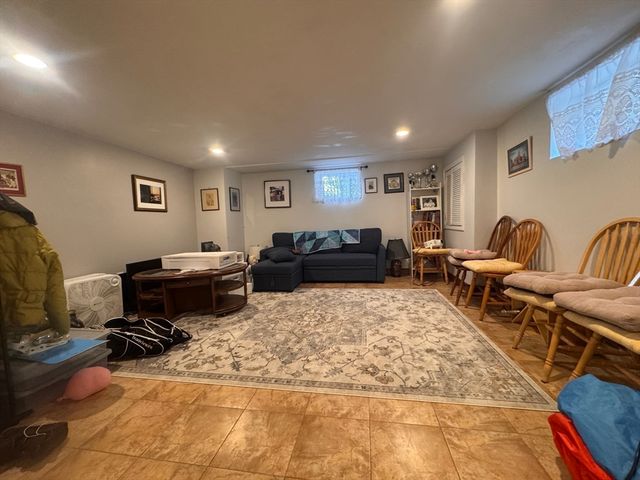 10-12 Webster St 1, Winchester, MA 01890