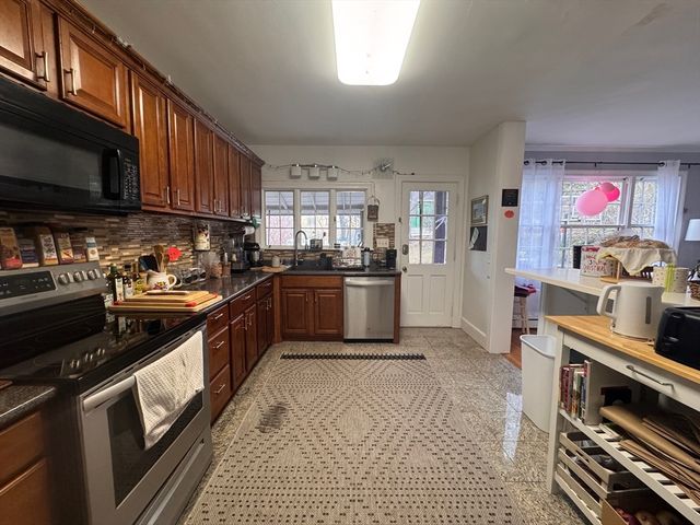 10-12 Webster St 1, Winchester, MA 01890