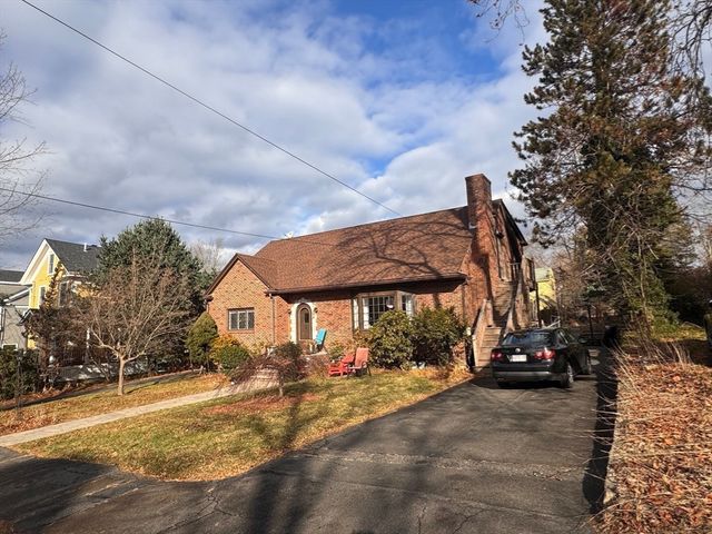 10-12 Webster St 1, Winchester, MA 01890