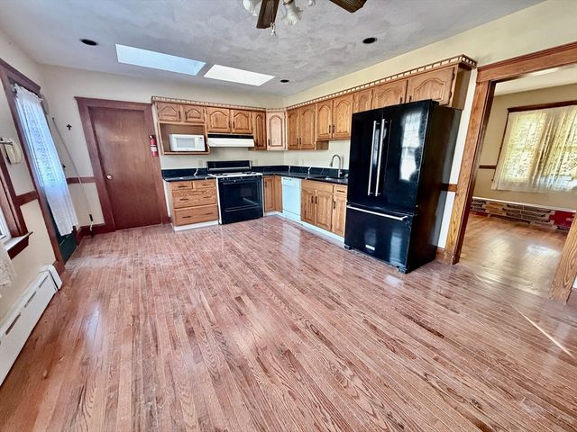 28 Edgeworth St R, Weymouth, MA 02189