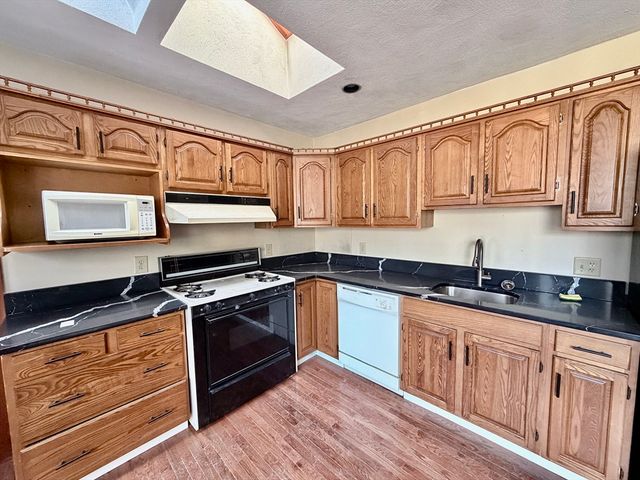 28 Edgeworth St R, Weymouth, MA 02189