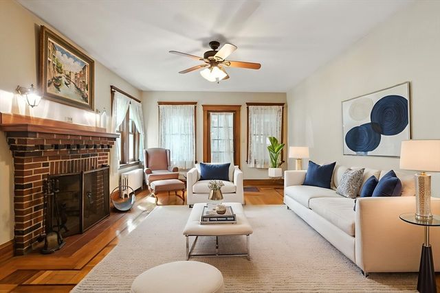 28 Edgeworth St R, Weymouth, MA 02189