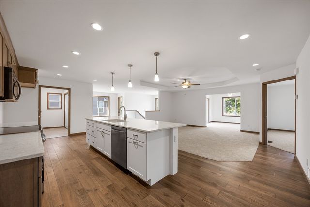 2915 Sequoia Drive SW, Cedar Rapids, IA 52404