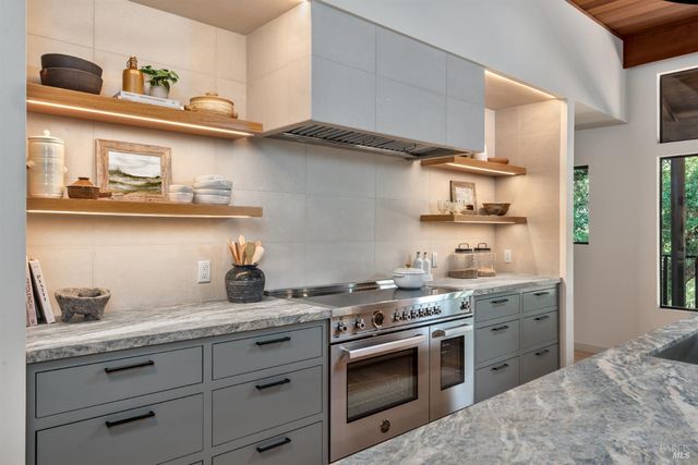 18492 White Oak Dr, Sonoma, CA 95476