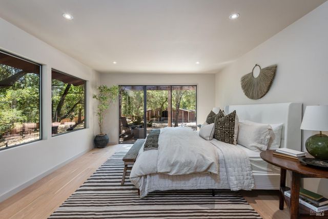 18492 White Oak Dr, Sonoma, CA 95476