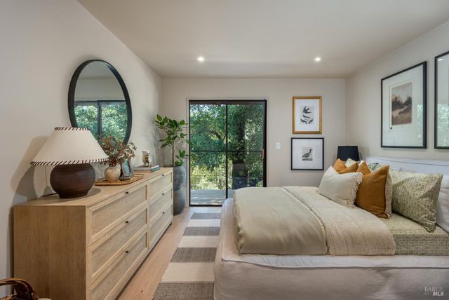 18492 White Oak Dr, Sonoma, CA 95476