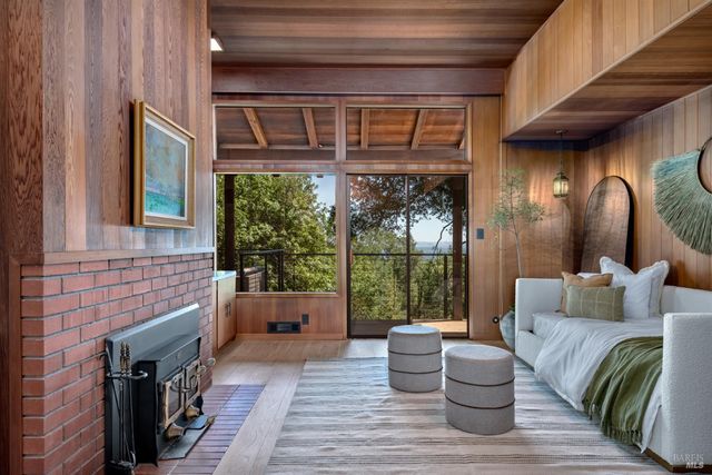 18492 White Oak Dr, Sonoma, CA 95476