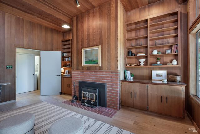 18492 White Oak Dr, Sonoma, CA 95476