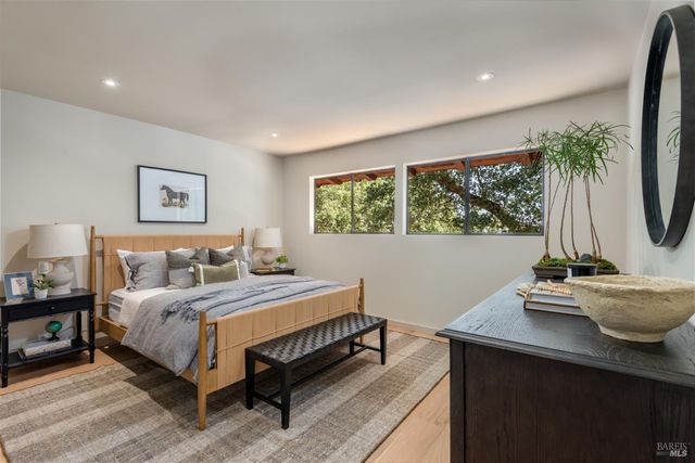 18492 White Oak Dr, Sonoma, CA 95476