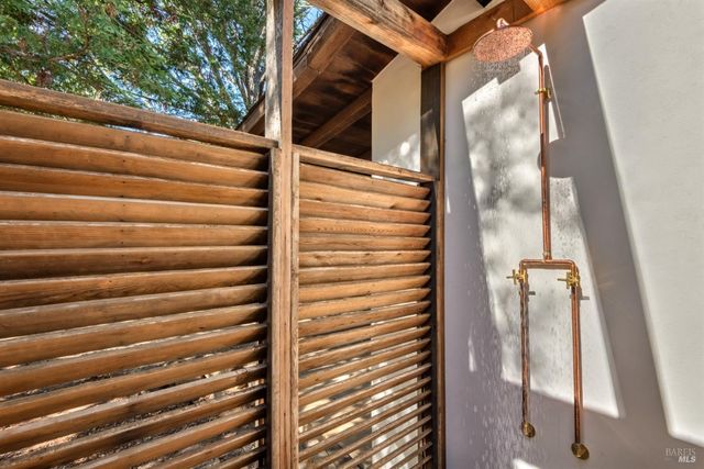 18492 White Oak Dr, Sonoma, CA 95476