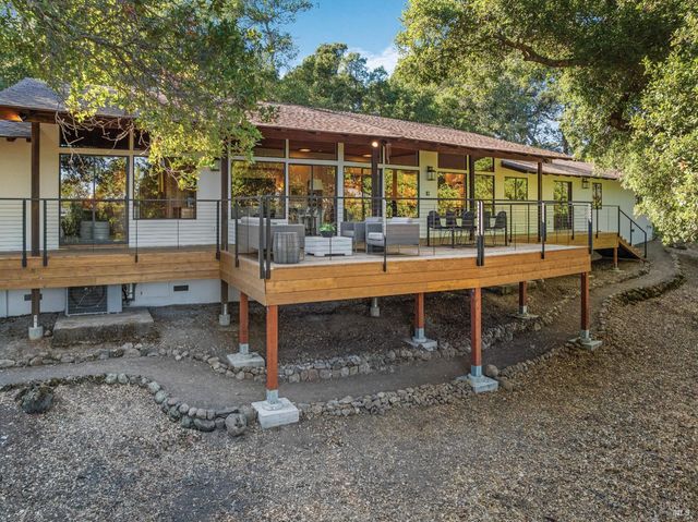 18492 White Oak Dr, Sonoma, CA 95476