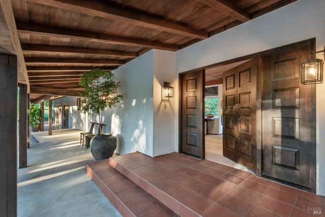 18492 White Oak Dr, Sonoma, CA 95476