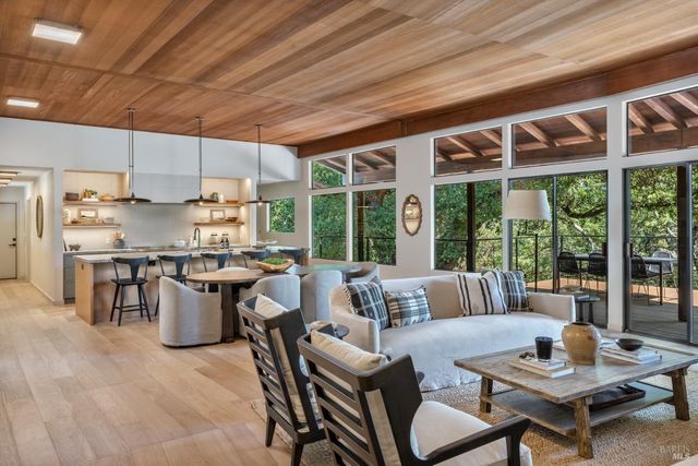 18492 White Oak Dr, Sonoma, CA 95476