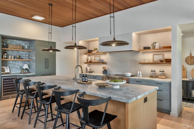 18492 White Oak Dr, Sonoma, CA 95476