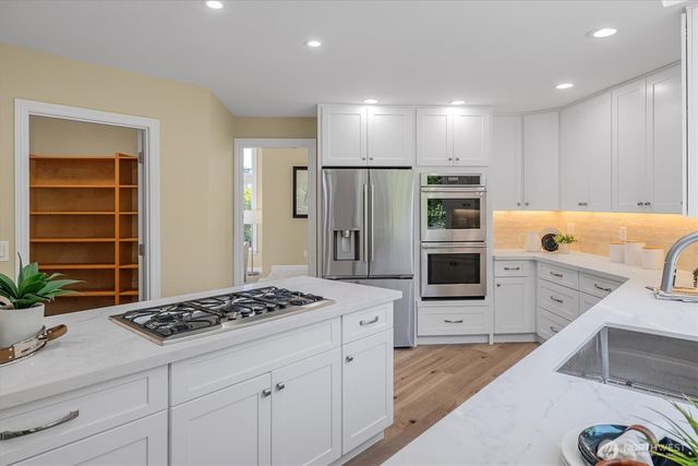 17410 102nd Avenue NE, Bothell, WA 98011