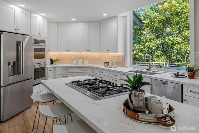 17410 102nd Avenue NE, Bothell, WA 98011