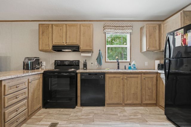 261 Joe Ave, Hohenwald, TN 38462
