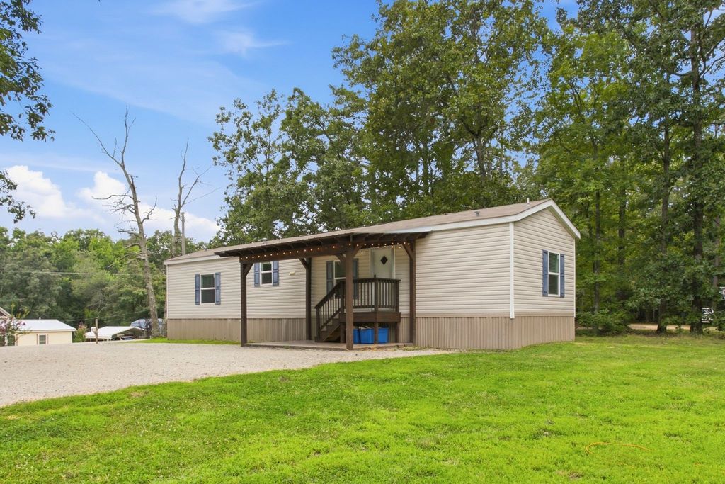 261 Joe Ave, Hohenwald, TN 38462