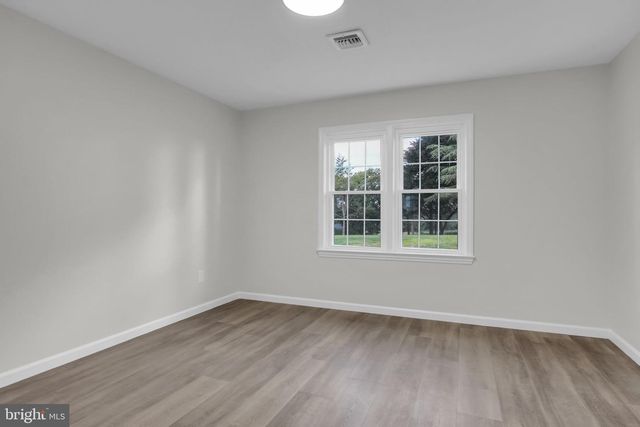 5631 LISCHEYS CHURCH RD, Spring Grove, PA 17362