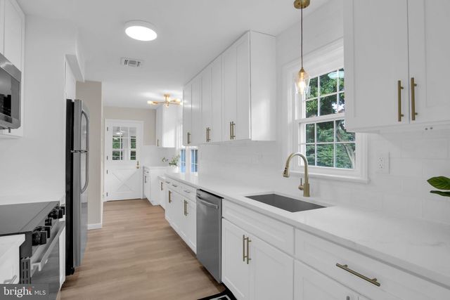 5631 LISCHEYS CHURCH RD, Spring Grove, PA 17362