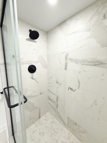 207 Uteg Street 302, Crystal Lake, IL 60014