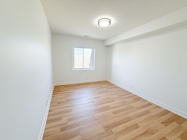 207 Uteg Street 302, Crystal Lake, IL 60014