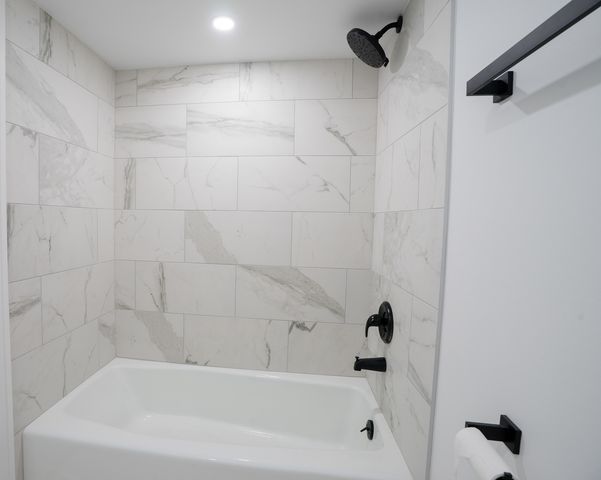 207 Uteg Street 302, Crystal Lake, IL 60014