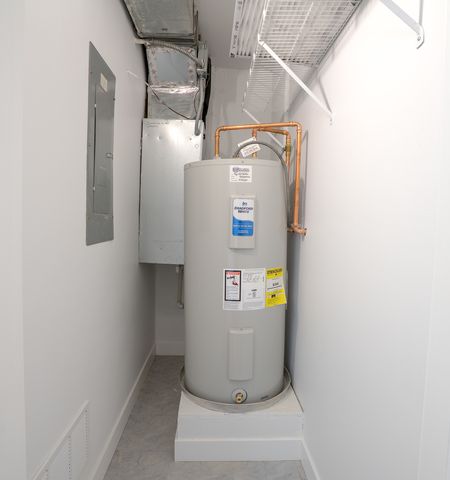 207 Uteg Street 302, Crystal Lake, IL 60014