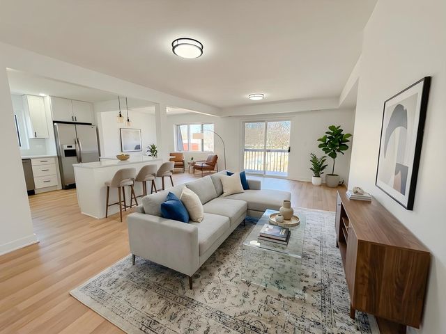 207 Uteg Street 302, Crystal Lake, IL 60014