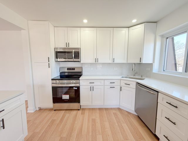 207 Uteg Street 302, Crystal Lake, IL 60014