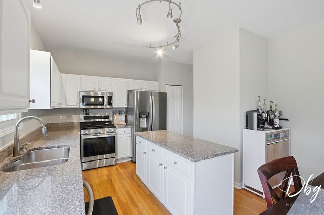 105 Wildflower Lane, Round Lake Beach, IL 60073