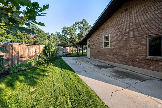 7575 S LAKE MARY DR, Cottonwood Heights, UT 84121