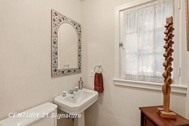 14 Edgewood Road, Saginaw, MI 48602