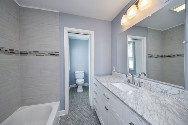 1106 Manchester Road, Wheaton, IL 60187