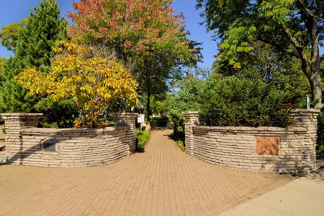 1106 Manchester Road, Wheaton, IL 60187