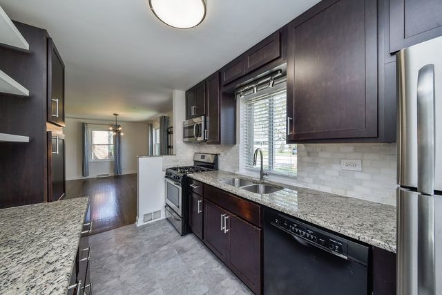 1106 Manchester Road, Wheaton, IL 60187