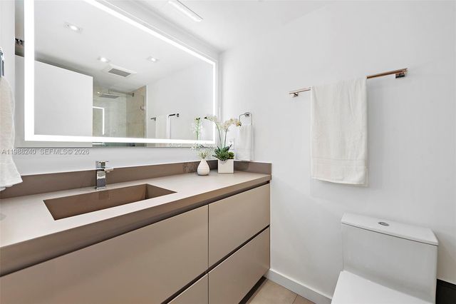 2301 Collins Ave 1004, Miami Beach, FL 33139