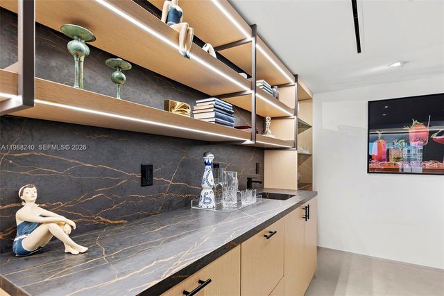 2301 Collins Ave 1004, Miami Beach, FL 33139